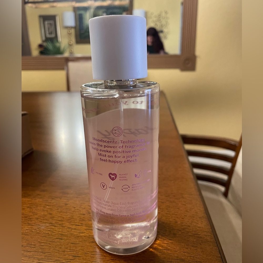 Vs pink happy - Picture 2 of 2